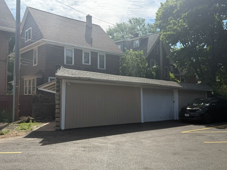 773 E Main St, Rochester, NY à vendre - Photo du bâtiment - Image 2 de 7