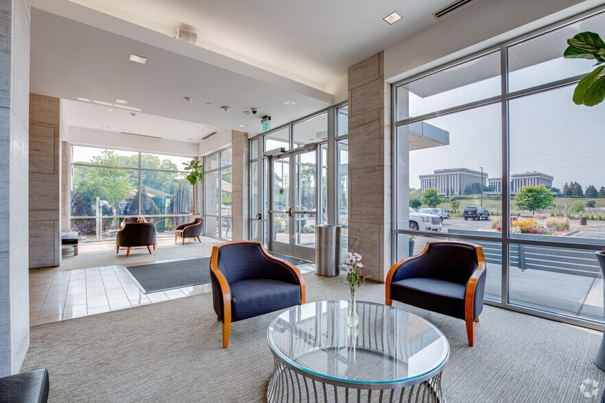 3601 Minnesota Dr, Bloomington, MN à louer - Photo intérieure - Image 3 de 28