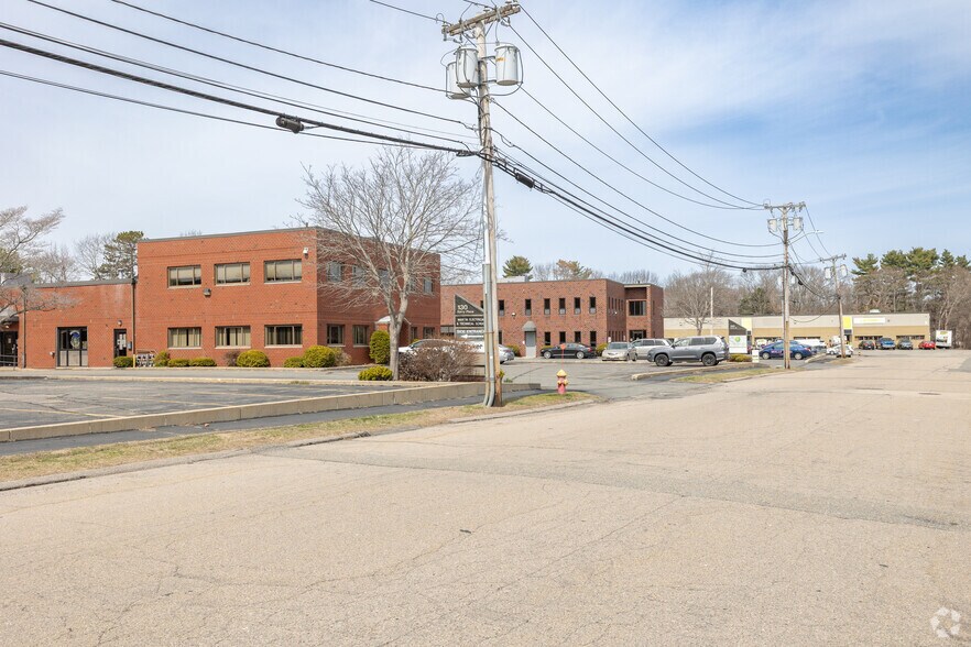 130 Kerry Pl, Norwood, MA à louer - Photo du bâtiment - Image 2 de 4
