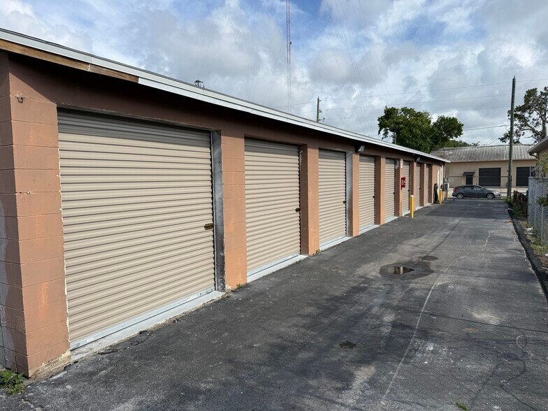 6203 Springer Dr, Port Richey, FL à louer - Photo du bâtiment - Image 3 de 7