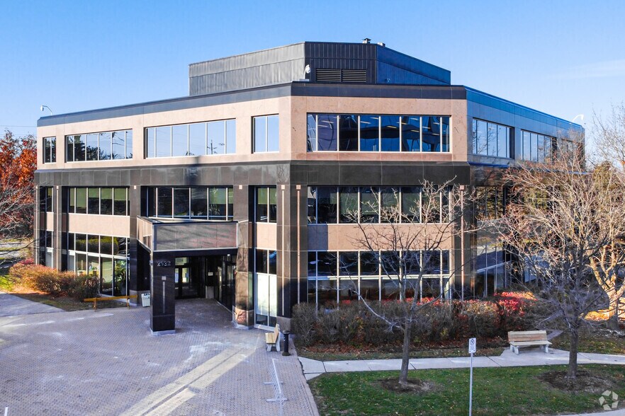 2934 Baseline Rd, Ottawa, ON à louer - Photo du bâtiment - Image 3 de 3