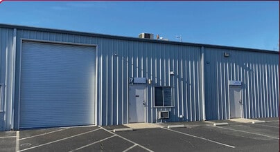 1187 Vanderbilt Cir, Manteca, CA for lease Interior Photo- Image 1 of 1