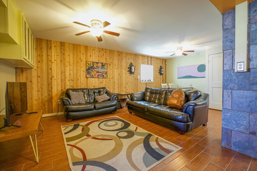 129 E Esperanza St, South Padre Island, TX à vendre - Photo du bâtiment - Image 3 de 19