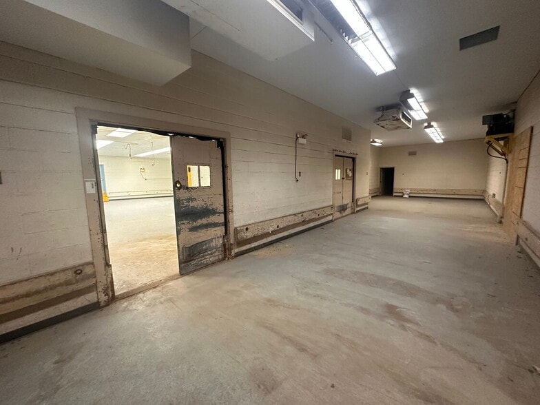 1700 Shaw Ave, Cleveland, OH for lease - Interior Photo - Image 3 of 11