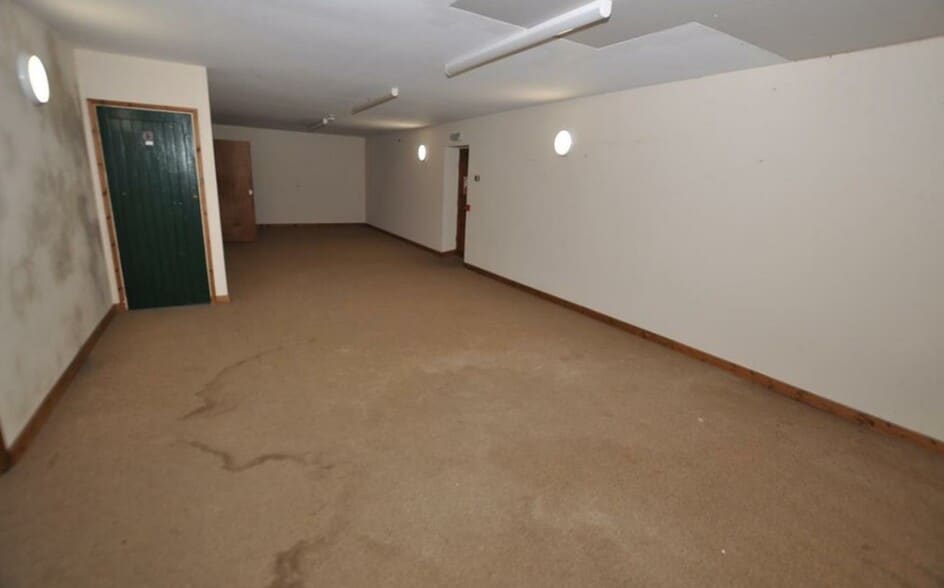 St. John St, Whitland for lease - Interior Photo - Image 3 of 7