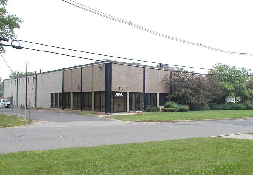 900 Milik St, Carteret, NJ for lease - Building Photo - Image 2 of 8