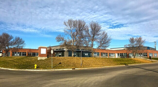 Plus de détails pour 1503 Fletcher Rd, Saskatoon, SK - Bureau à louer
