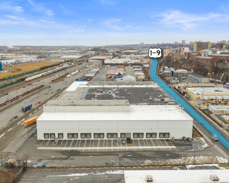 6001 Tonnelle Ave, North Bergen, NJ à louer - Photo du bâtiment - Image 3 de 30