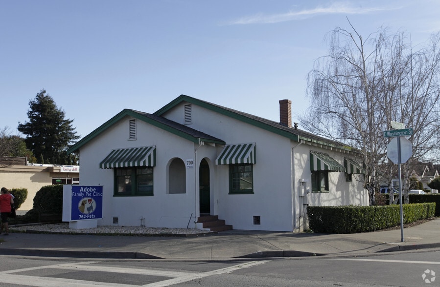 700 E Washington St, Petaluma, CA for sale - Primary Photo - Image 1 of 4
