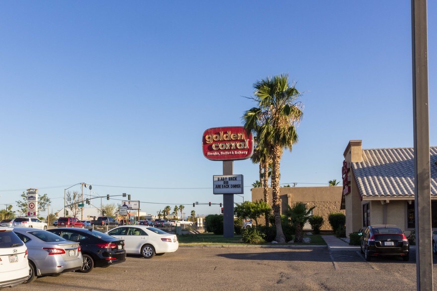 2018 N Imperial Ave, El Centro, CA à louer - Photo du bâtiment - Image 2 de 15