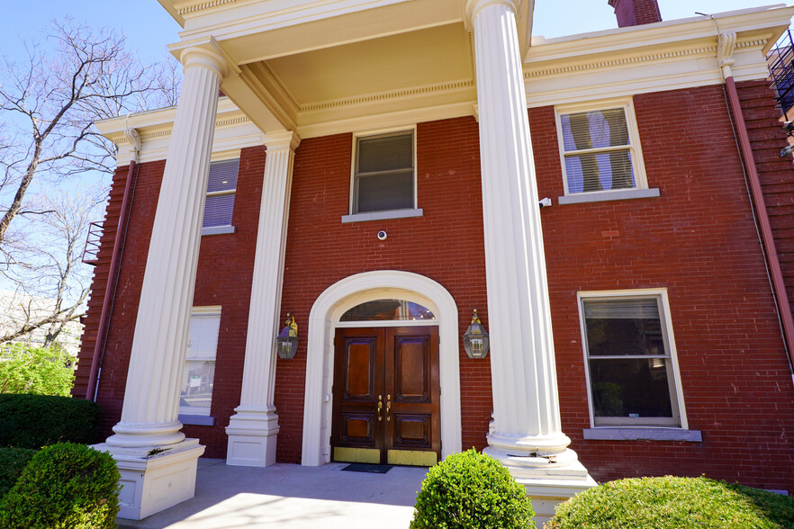 2406 Auburn Ave, Cincinnati, OH à vendre - Photo du bâtiment - Image 1 de 1