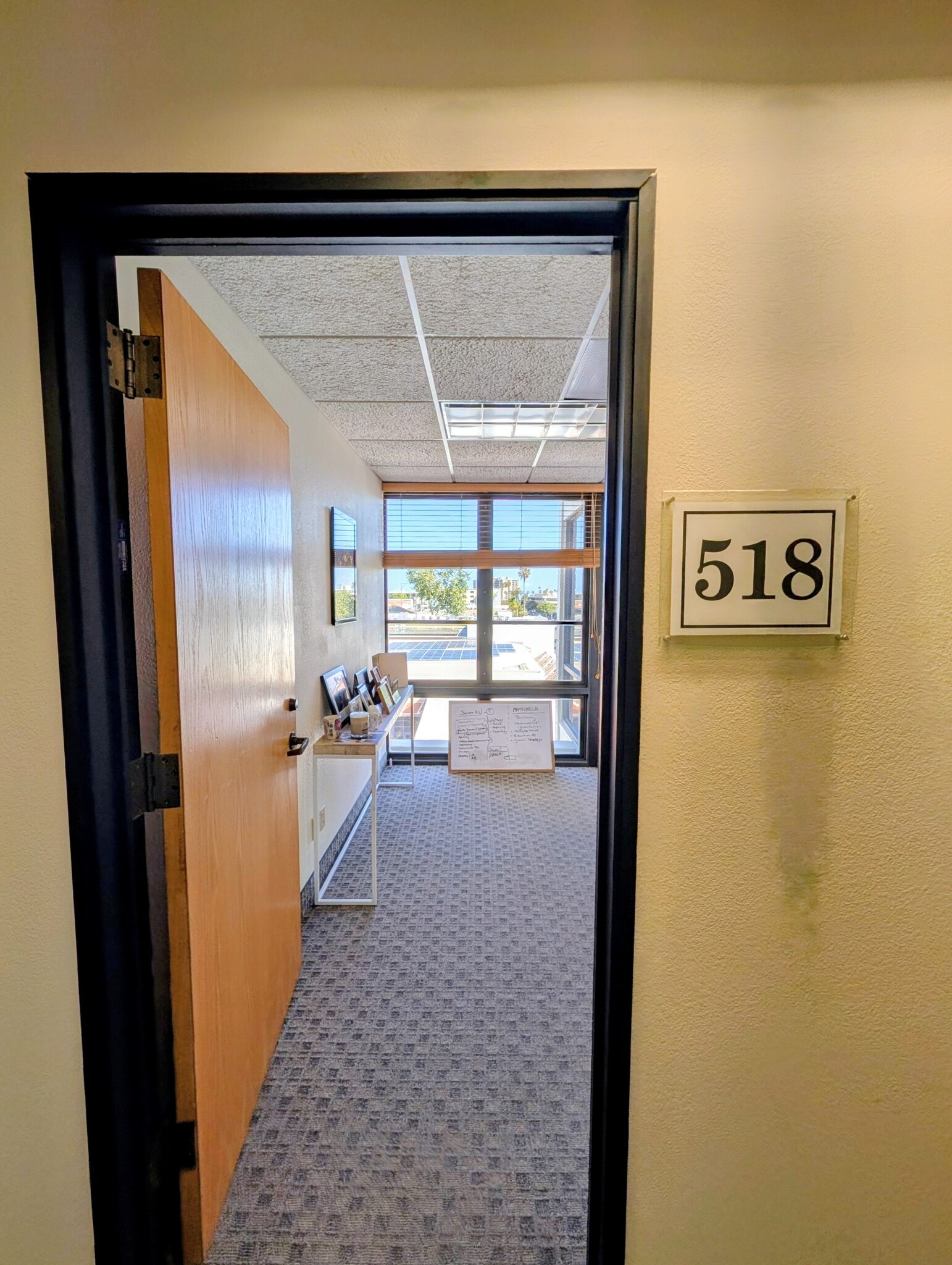 7590 Fay Ave, La Jolla, CA à louer Photo intérieure- Image 1 de 6