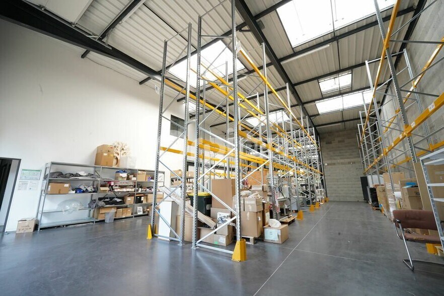 Flex in Sathonay Camp for lease - Interior Photo - Image 3 of 20