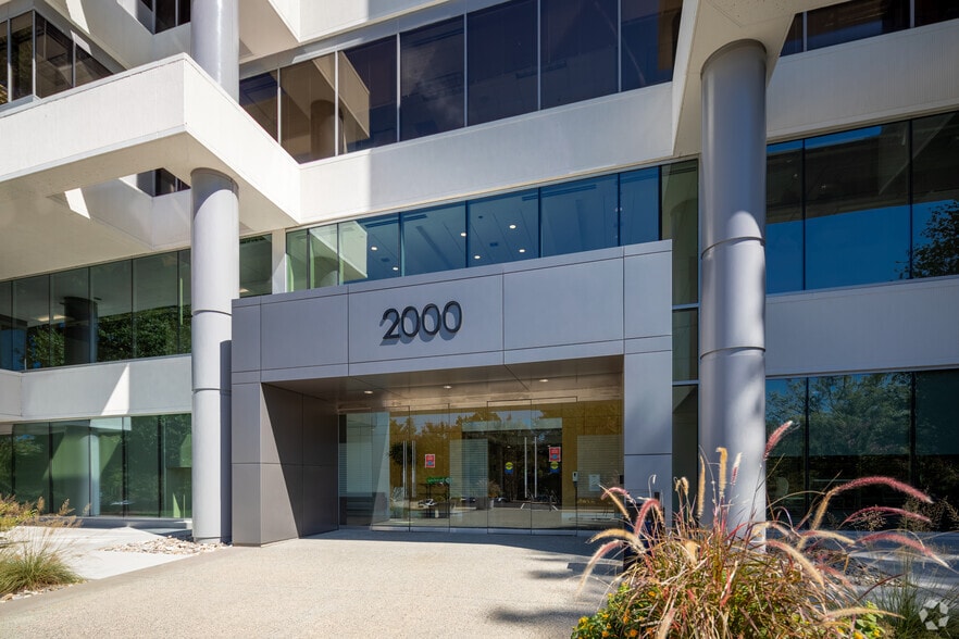 2000 Regency Pky, Cary, NC for lease - Building Photo - Image 2 of 11