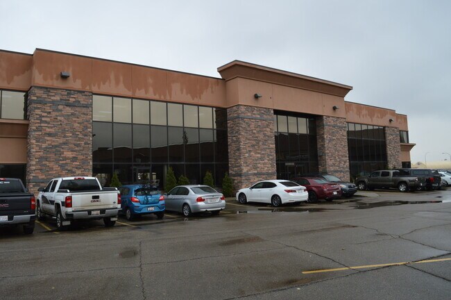 Plus de détails pour 7657 50th St NW, Edmonton, AB - Bureau, Bureau/Commerce de détail à louer