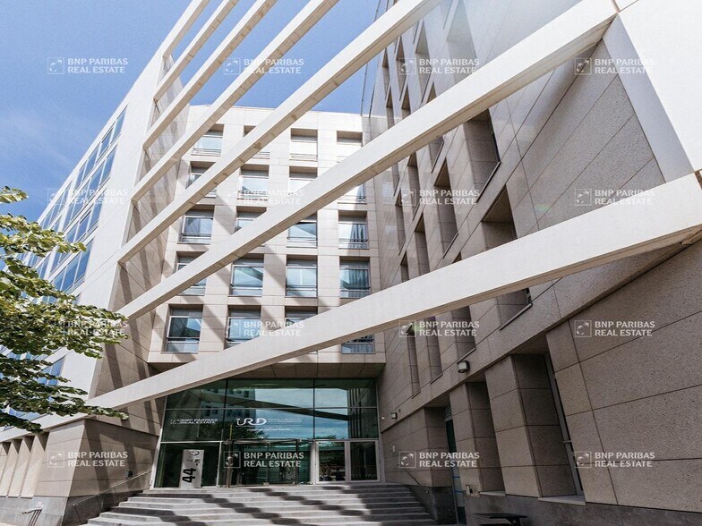 Bureau dans Marseille à louer - Photo du bâtiment - Image 2 de 11