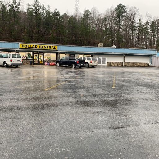 527-531 W Highway 64, Waynesboro, TN à vendre - Photo du bâtiment - Image 2 de 2