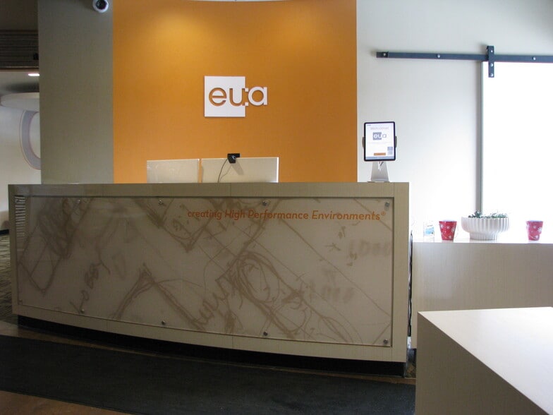 124 N Broadway, De Pere, WI for lease - Interior Photo - Image 3 of 13