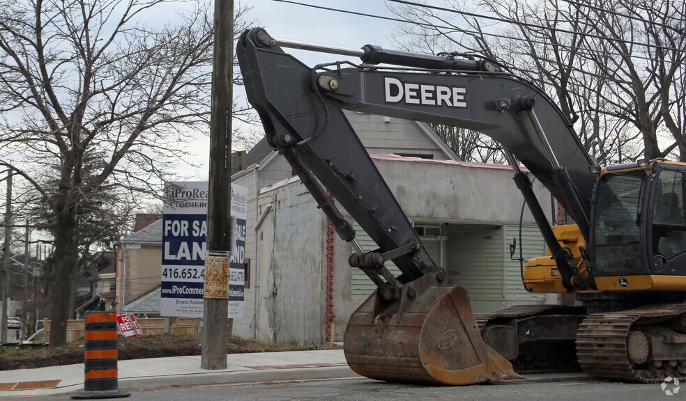 1415 Kingston Rd, Toronto, ON for sale - Building Photo - Image 3 of 5