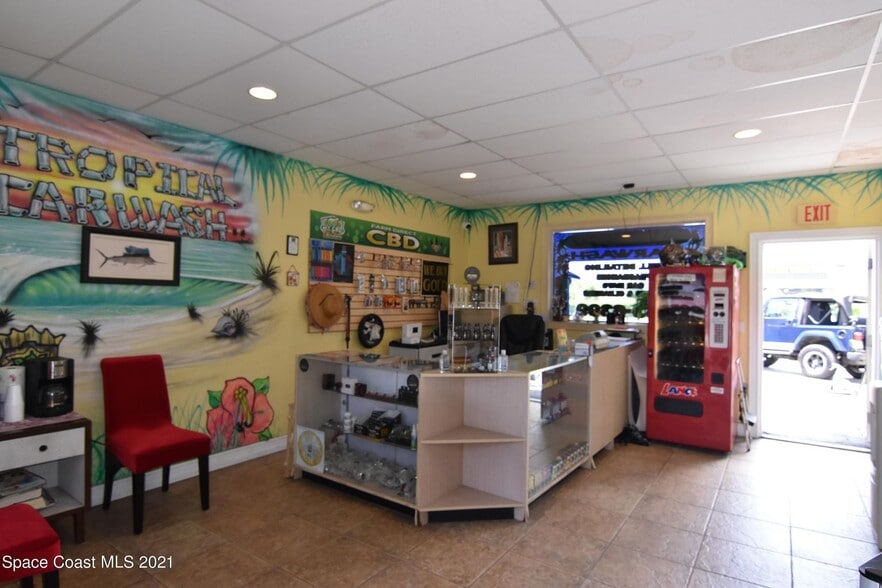 226 S Courtenay Pky, Merritt Island, FL for sale - Interior Photo - Image 3 of 12