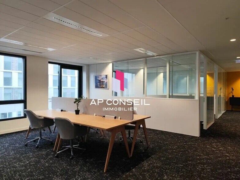 Bureau dans Montigny-le-Bretonneux à vendre - Photo du bâtiment - Image 3 de 10