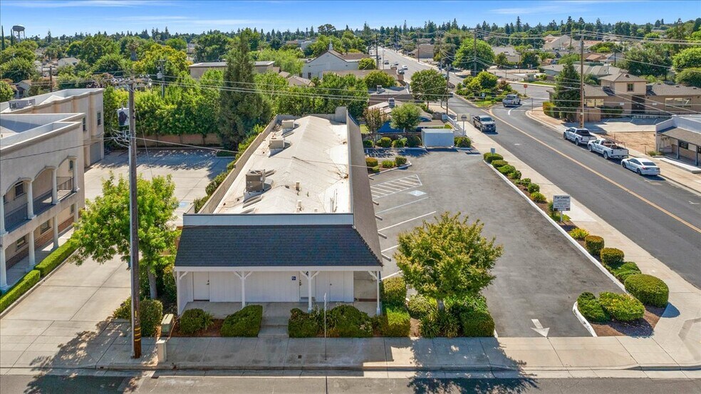 324-330 Bullard Ave, Clovis, CA à vendre - Photo du bâtiment - Image 2 de 36