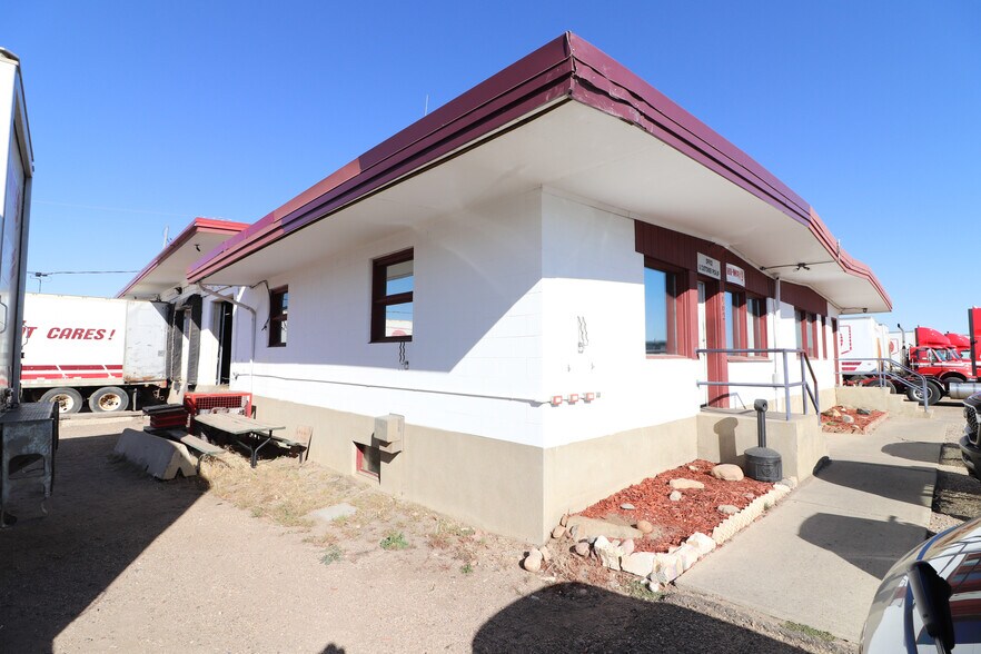 662 15 St SW, Medicine Hat, AB à vendre - Photo du bâtiment - Image 3 de 33