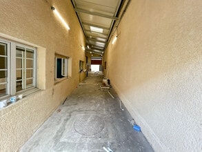 85 Rue Moslard, Colombes for lease Interior Photo- Image 1 of 10