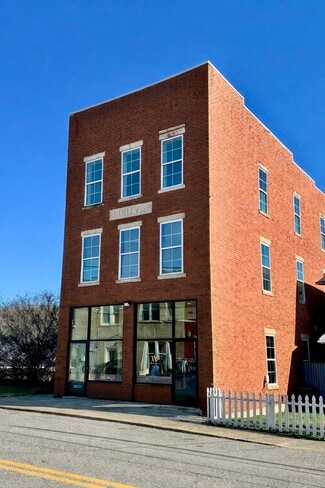 Plus de détails pour 1033 Smith St, Milton, WV - Commerce de détail à louer