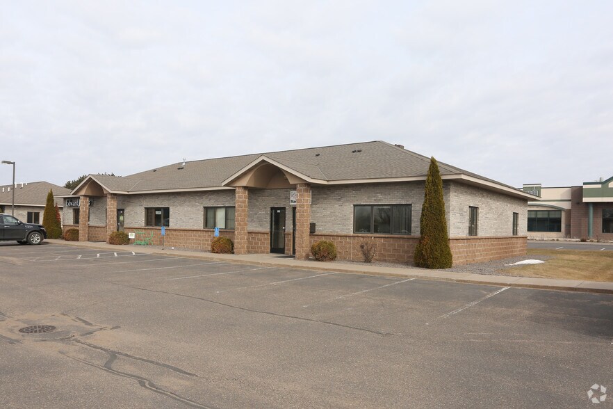 Towns Edge Business Center portfolio of 5 properties for sale on LoopNet.ca - Primary Photo - Image 3 of 4