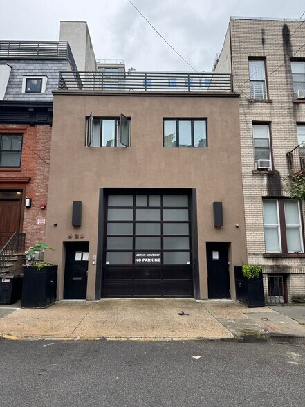 5-28 51st Ave, Long Island City, NY à vendre - Photo du bâtiment - Image 3 de 9