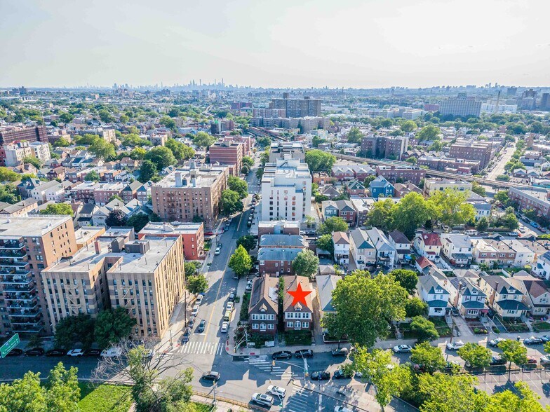 1805 Willow Ln, Bronx, NY à vendre - Photo du bâtiment - Image 3 de 13