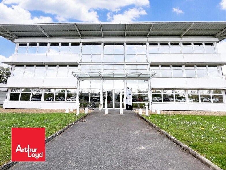 Office in Chartres for lease - Building Photo - Image 3 of 4