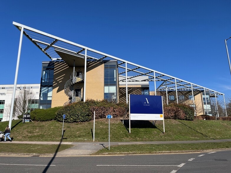 Bessemer Rd, Welwyn Garden City for lease - Building Photo - Image 2 of 18
