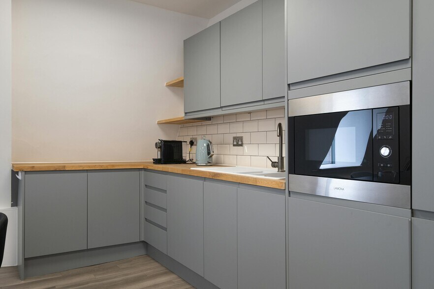 9-11 The Quadrant, Richmond à louer - Photo du bâtiment - Image 3 de 10