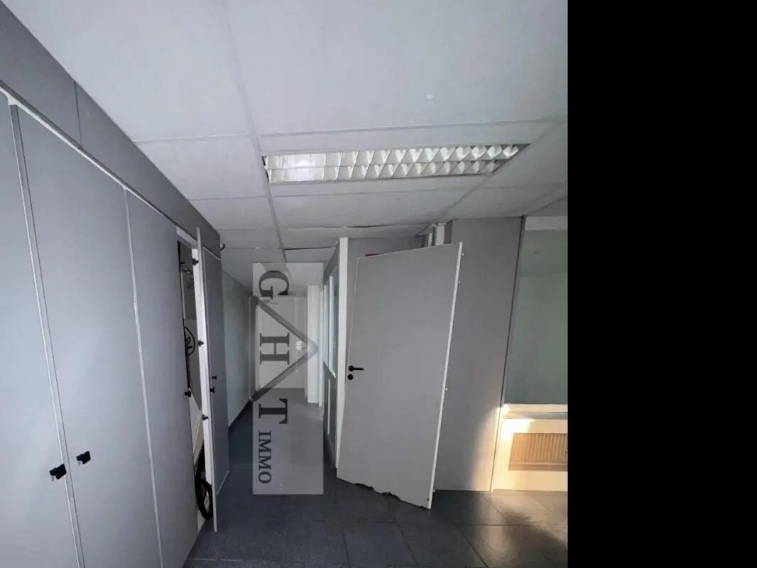 Office in Ivry-sur-Seine for lease Building Photo- Image 1 of 10