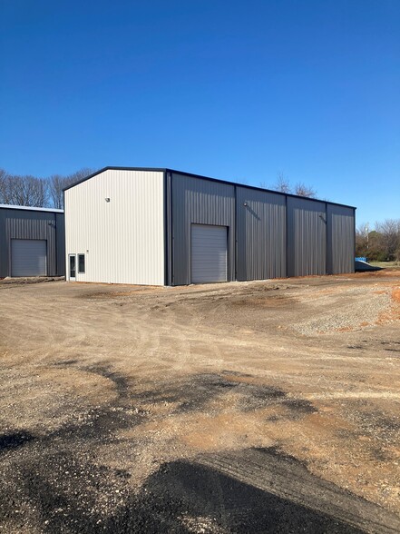 209 B Industrial Drive, Franklin, KY for lease - Building Photo - Image 1 of 10