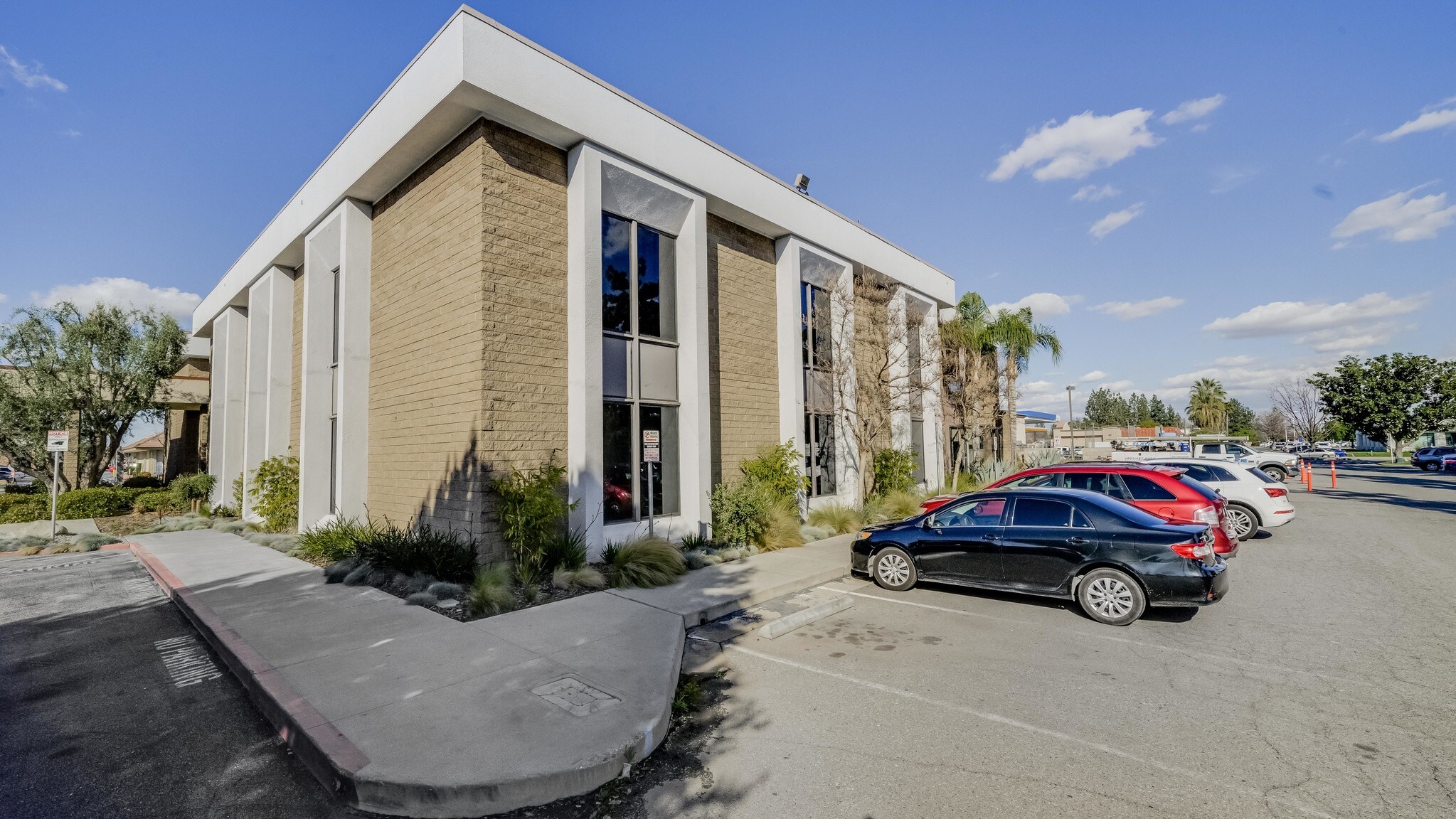 5405 Stockdale Hwy, Bakersfield, CA à louer Photo du bâtiment- Image 1 de 5