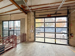 820 SE Washington St, Portland, OR for lease Interior Photo- Image 2 of 4