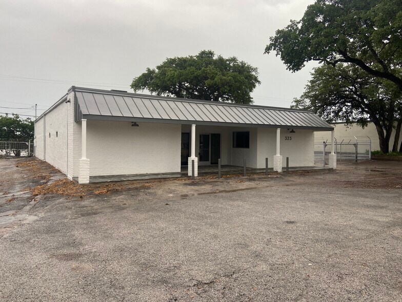 323 Breesport St, San Antonio, TX à louer - Photo du bâtiment - Image 1 de 9