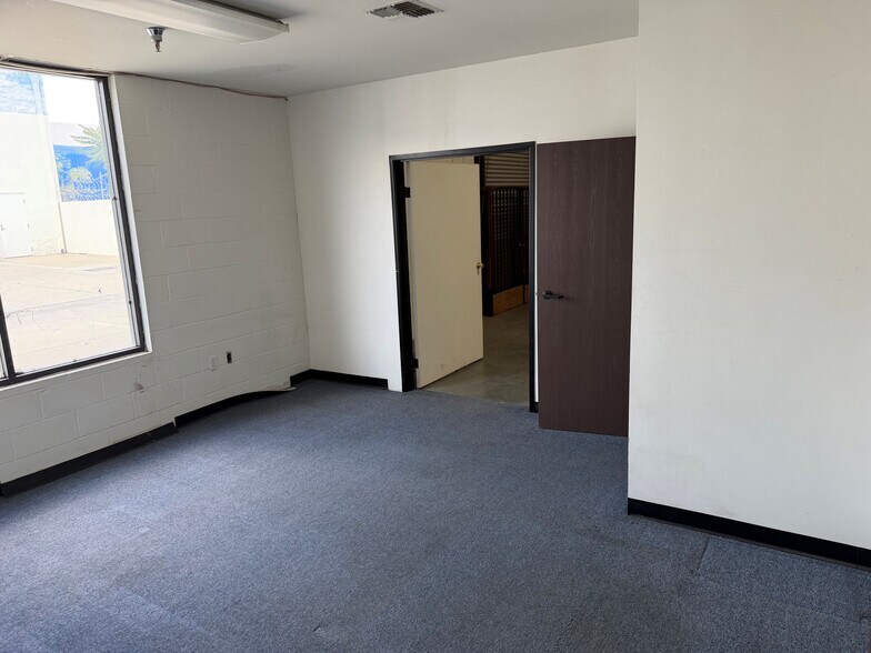 9703 El Poche St, South El Monte, CA à louer - Photo du bâtiment - Image 3 de 10