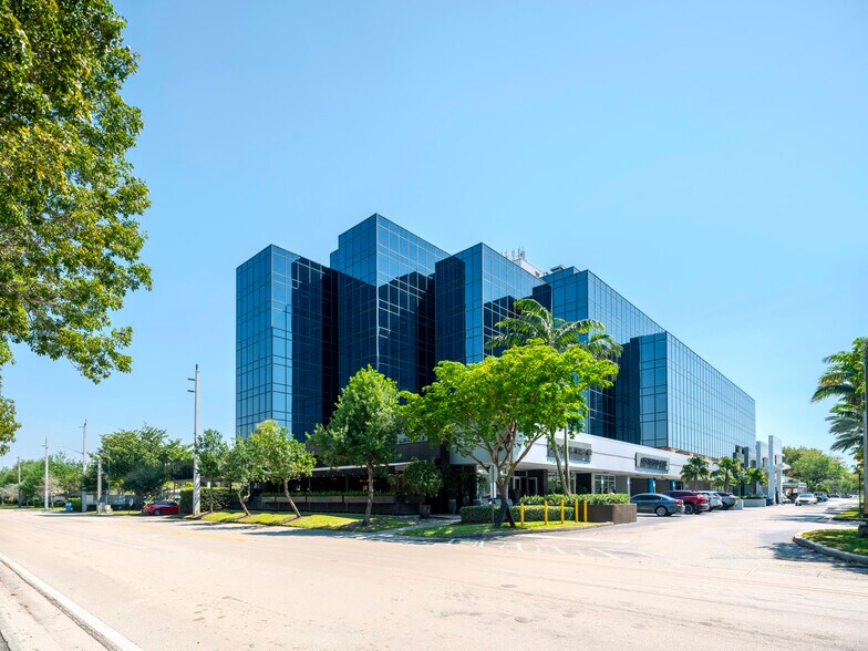 3111 N University Dr, Coral Springs, FL à louer - Photo du bâtiment - Image 3 de 21