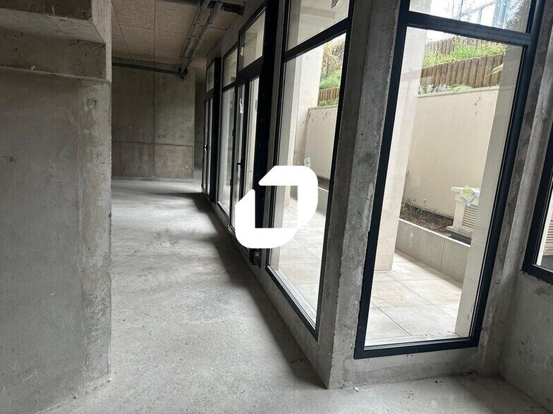 Retail in Clichy for lease - Interior Photo - Image 3 of 6