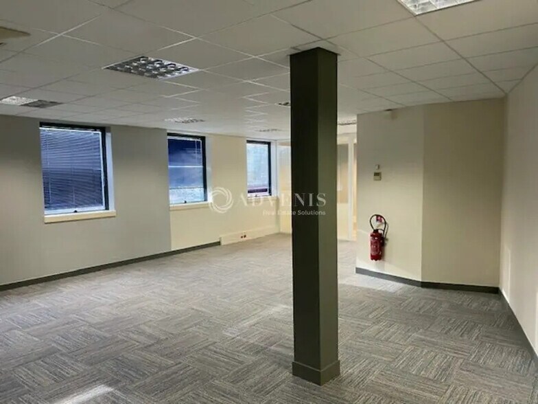 Bureau dans Saint-Germain-en-Laye à vendre - Photo intérieure - Image 3 de 11