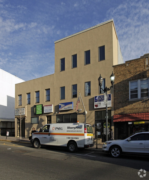 6406-6408 Bergenline Ave, West New York, NJ à vendre - Photo principale - Image 1 de 1