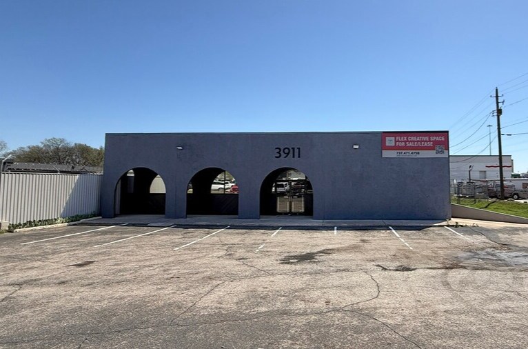 3911 Woodbury Dr, Austin, TX à louer Photo intérieure- Image 1 de 23