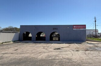 3911 Woodbury Dr, Austin, TX à louer Photo intérieure- Image 1 de 23