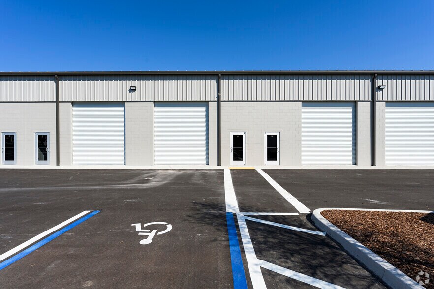 452 Ninth St, Bunnell, FL à louer - Photo du bâtiment - Image 3 de 19