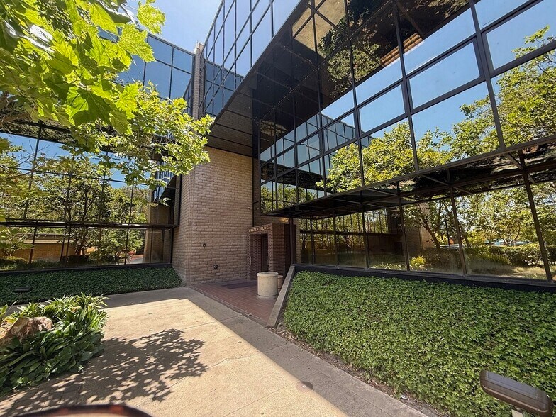 3220 S Higuera St, San Luis Obispo, CA à louer - Photo du bâtiment - Image 1 de 4