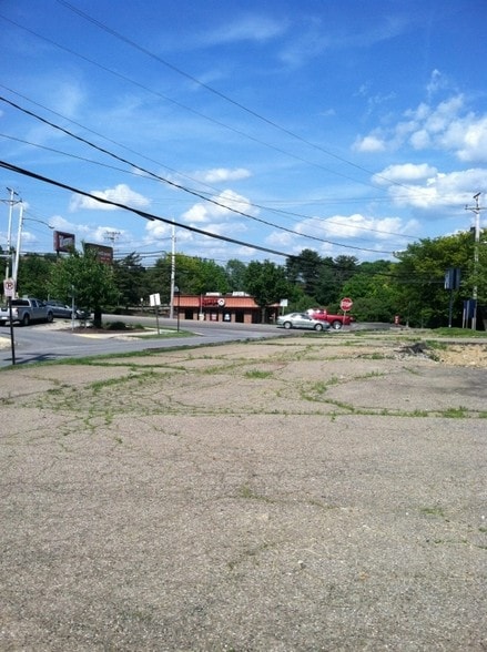 8754 University Blvd, Coraopolis, PA for lease - Building Photo - Image 2 of 3